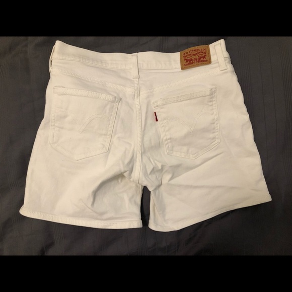 Levi’s white jean shorts - Picture 2 of 3